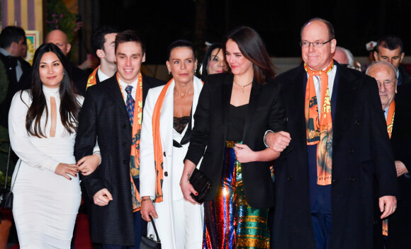 FYRSTEFAMILIEN: Louis og Marie giftet seg i helgen. Her er de med moren prinsesse Stéphanie, søsteren Pauline og fyrst Albert i januar i år. Foto: NTB Scanpix FYRSTEFAMILIEN: Louis og Marie giftet seg i helgen. Her er de med moren prinsesse Stéphanie, søsteren Pauline og fyrst Albert i januar i år. Foto: NTB Scanpix